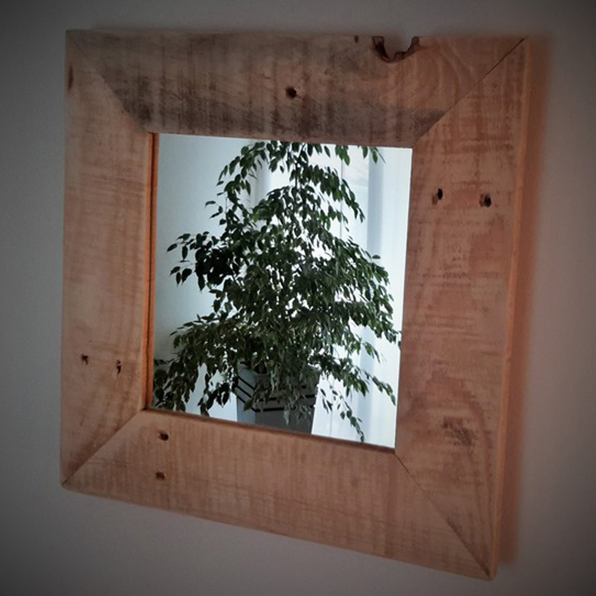 Decorations murales miroir en bois de palette 20320764 20170308 154631b1fe 61d2b 570x0 1